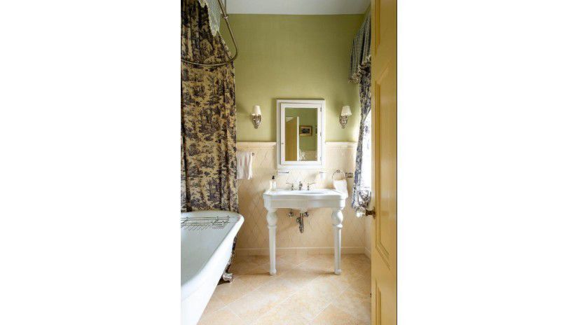 Guest bath